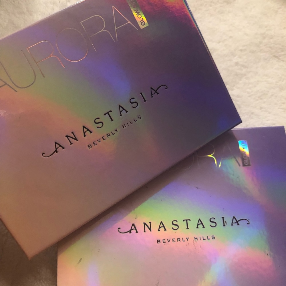 Anastasia aurora highlighter palette
